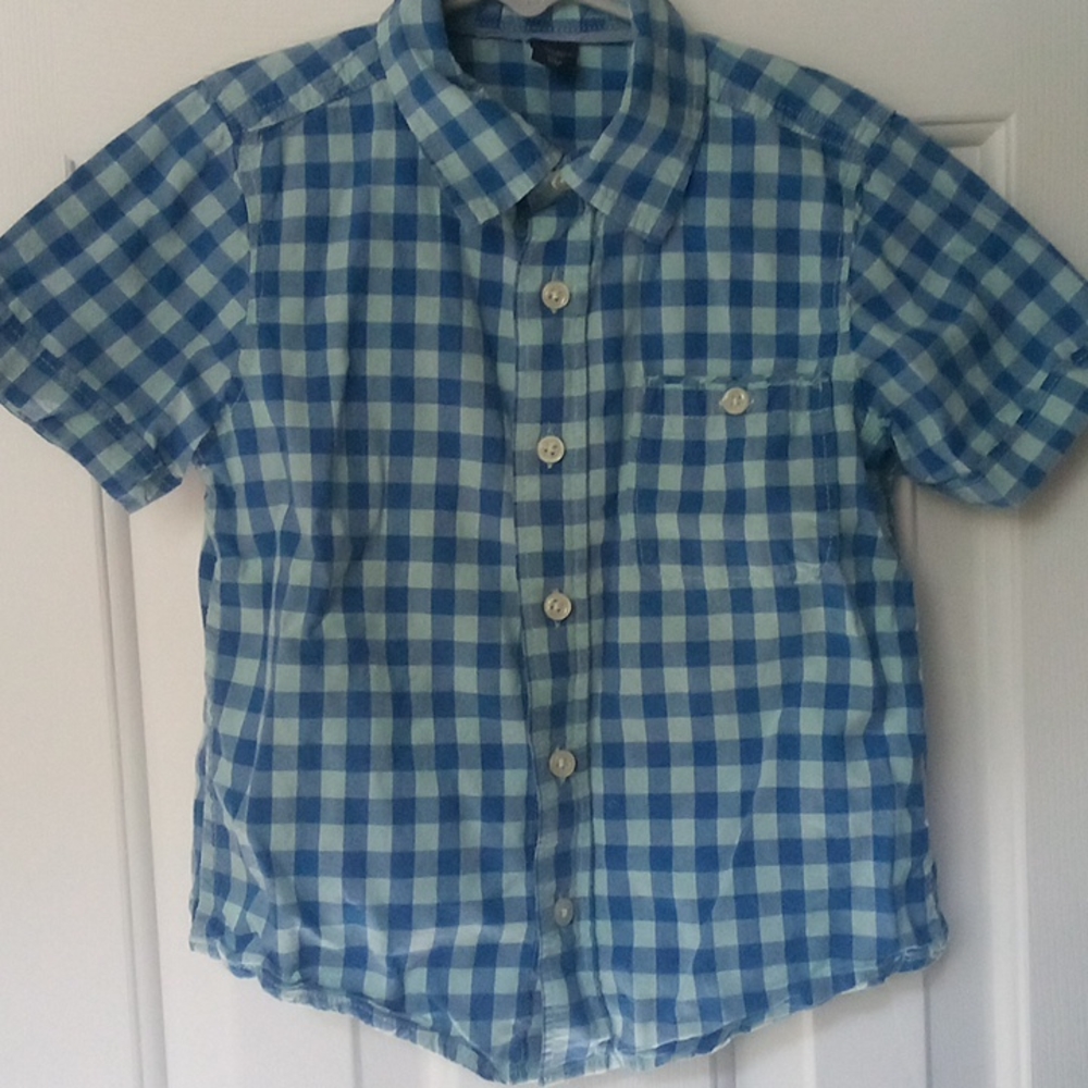Short sleeve button up
